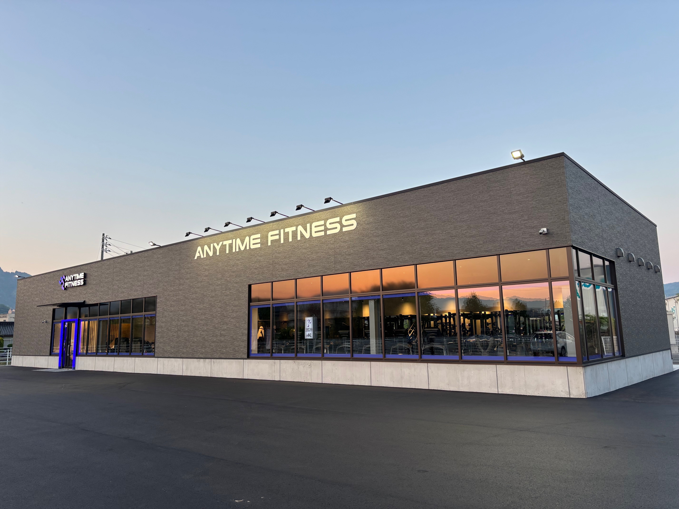 関西礦油株式会社  エニタイムフィットネス宇部新川店のアルバイト・パート ビューティー・生活サービス求人イメージ